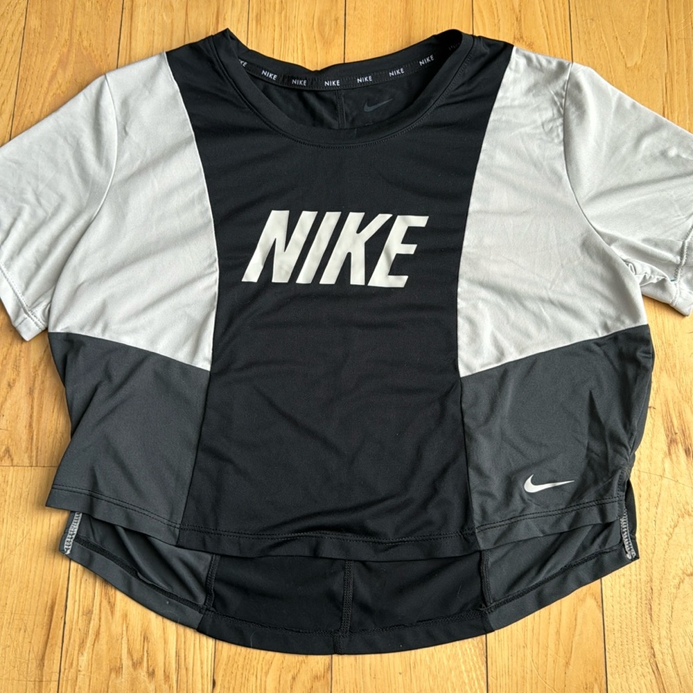 Nike Cropped T-Shirt